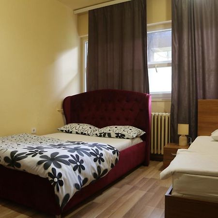 Moon Hostel Pristina Exterior foto