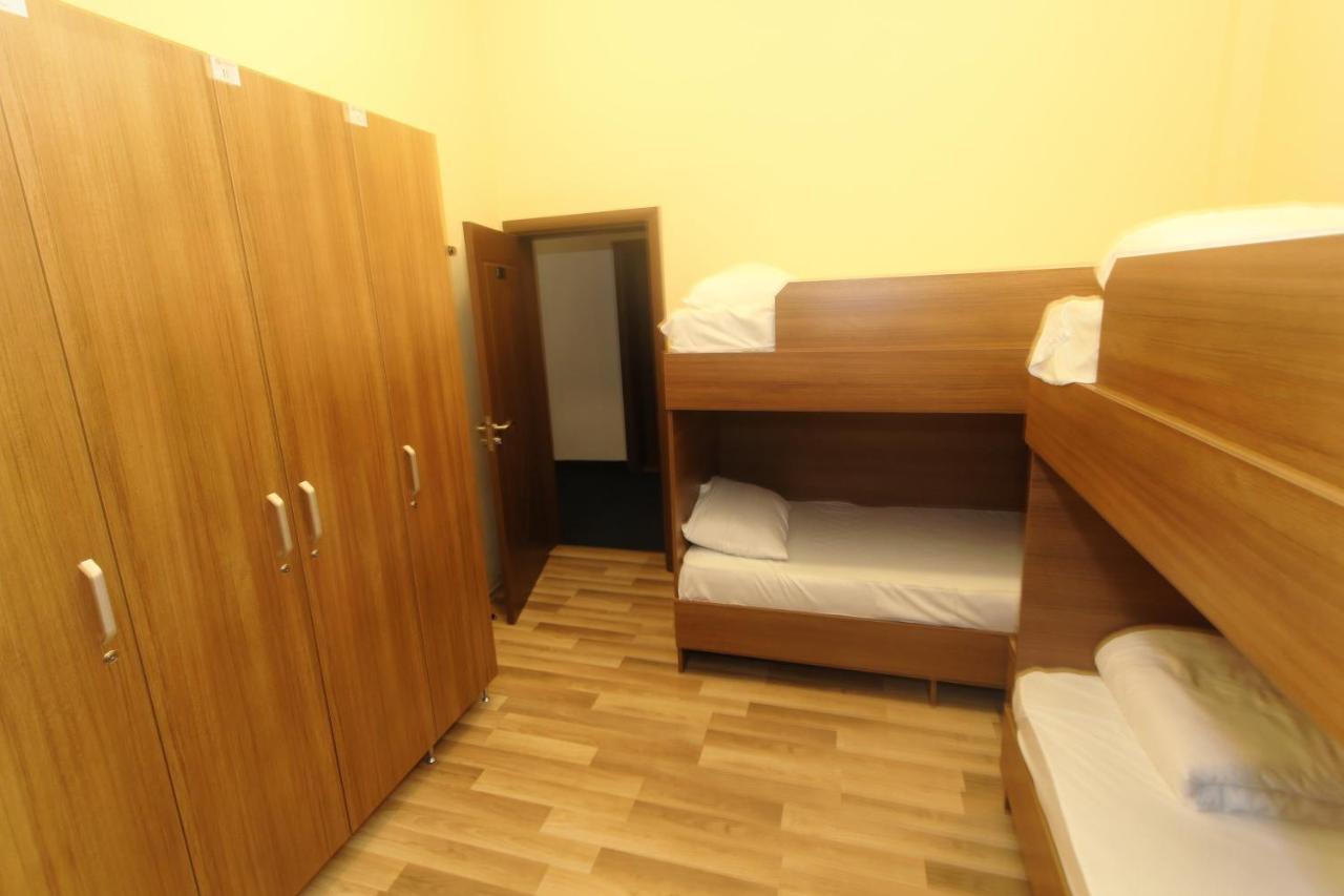 Moon Hostel Pristina Exterior foto